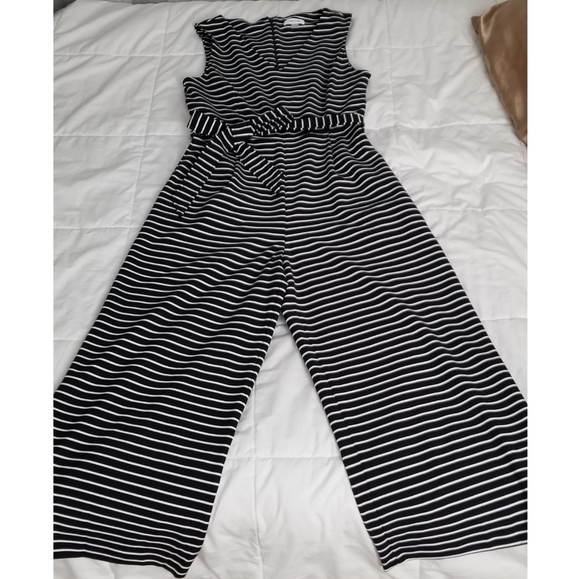 Calvin Klein Pants - Pretty Calvin Klein cropped jumpsuit